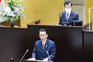 4年度施政方針を表明する鈴木市長