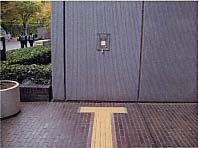 玄関へのインターホンの事例