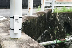 浸水常襲箇所に設置予定のワンコイン浸水センサ　提供：京セラコミュニケーションシステム（株）