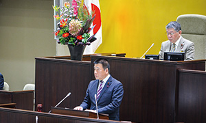 本会議での決算審査特別委員長報告