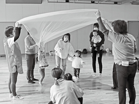 白いスカーフがひらひら。雪みたい