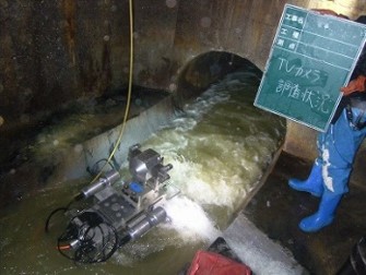 テレビカメラ車による下水道管路の内部調査