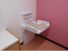 乳幼児用おむつ交換台の事例1