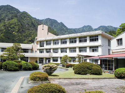 地域みらい留学制度を実施する県立浜松湖北高等学校佐久間分校