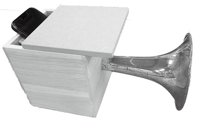 コルネットを活用して作った、スマートフォンの音を増幅させる器具