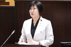 本会議での決算審査特別委員長報告