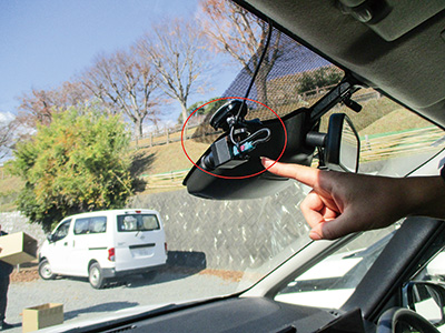 一般の公用車に搭載している道路損傷を検出するAIカメラ