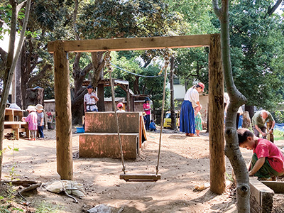 自分の責任で自由に遊びを創造するプレーパーク(世田谷区)