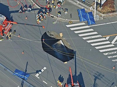 道路陥没発生時の状況(八潮市)