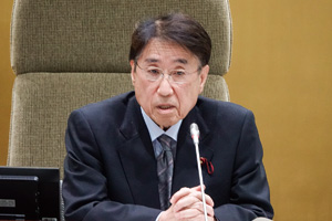 天竜区特別委員会の設置について説明する髙林議長