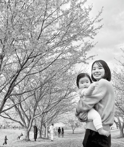 都田総合公園で桜をバックに（晃平さん撮影）