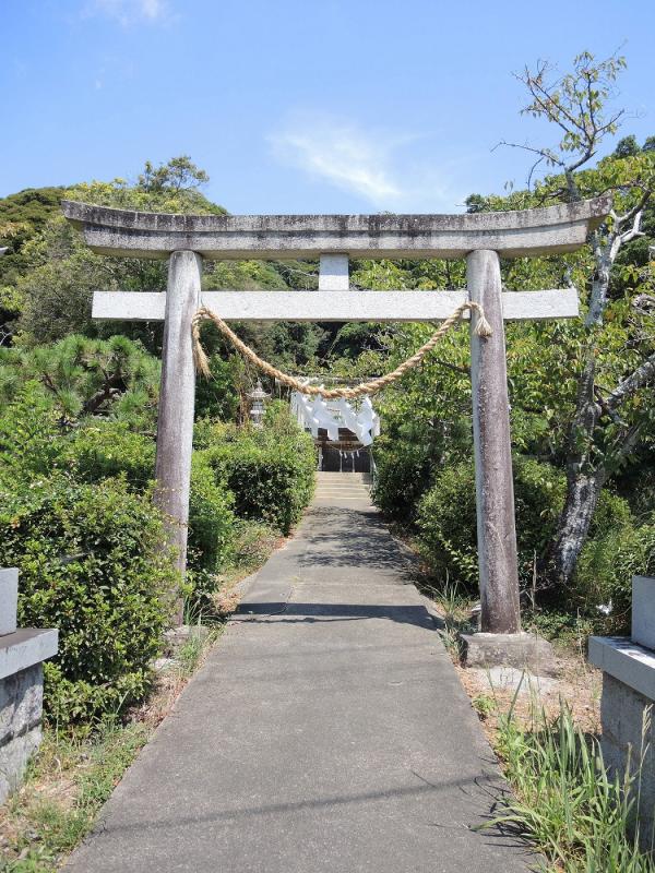 大窪神社の石造物群