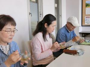 ゼリーをいただく皆さん