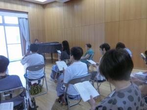 全員で合唱します