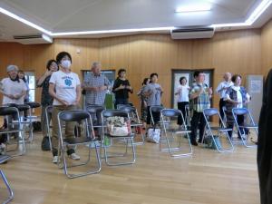 オヘソを意識して声を出します