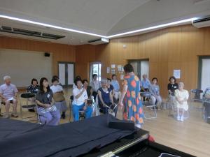 熱心に質問する生徒さん