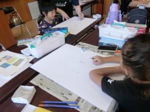 どう描こうか悩んでる様子