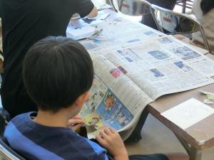 ちぎった色を貼りつけています