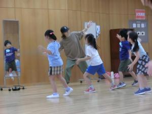 動きを大きく踊ろう