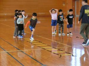 枠を踏まずに走る様子