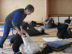 無理のない姿勢での指導を受けます