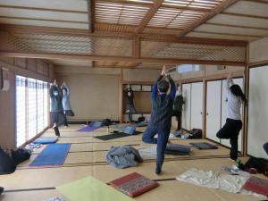 立ち木のポーズ