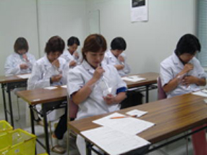 写真:臭気指数測定風景