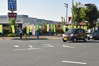 夏の一斉街頭指導の様子2