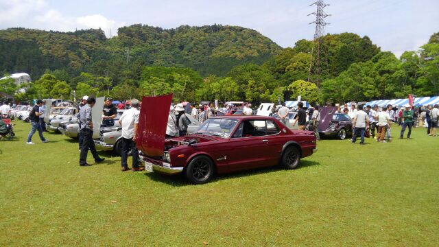 会場に整列するオールドカー