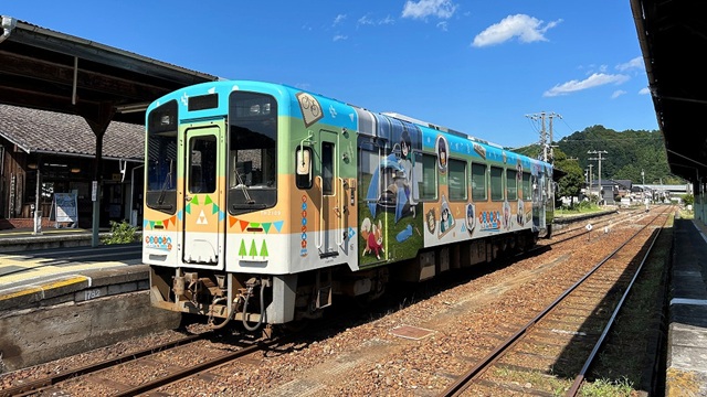天竜二俣駅のラッピング電車